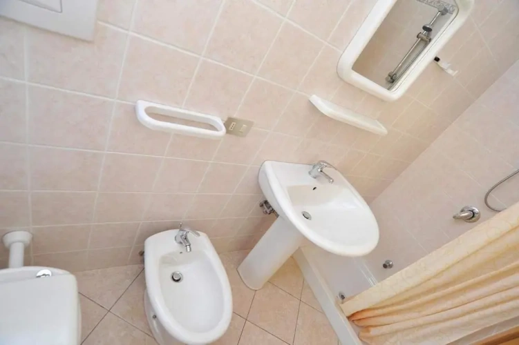 1 Bedroom Bungalow with garden view