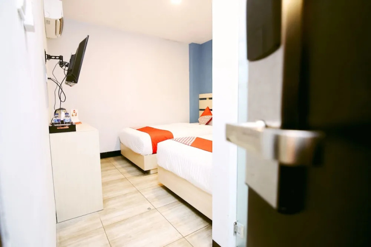 Oyo 592 Budget Hotel by the Harbour