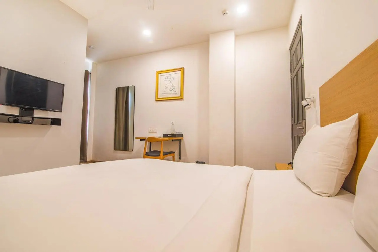 Fabhotel Kingston House