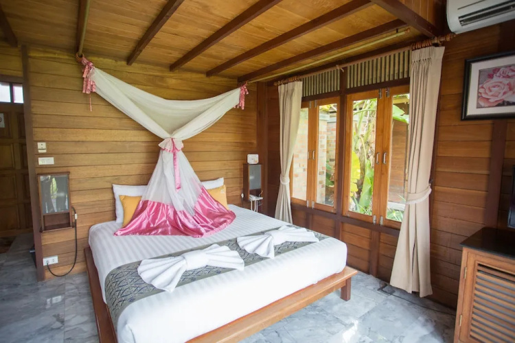 Rice Farm Villa Suratthani