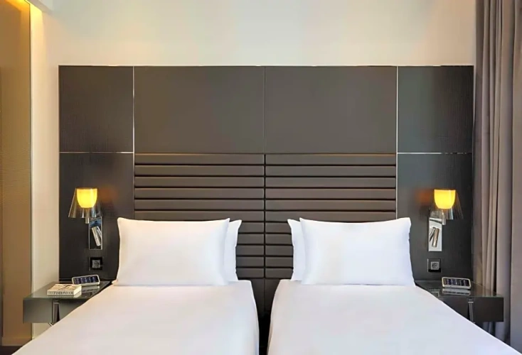 Art Twin room with courtyard view