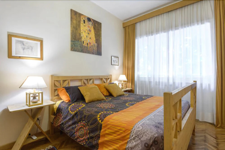Superior 5 BD & BR Apt in Vatican Area