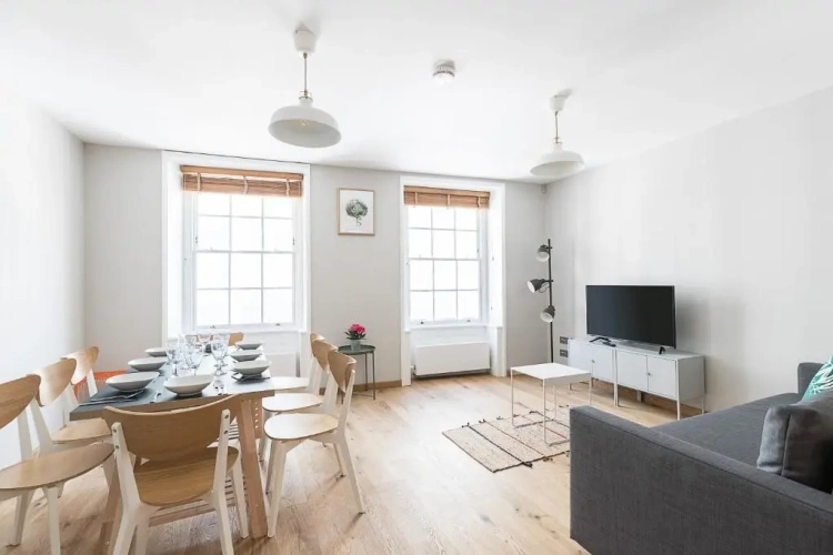 3 Bedrooms Apartment