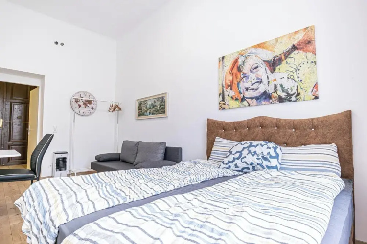 Spacious 5BR Apt Close to Augarten