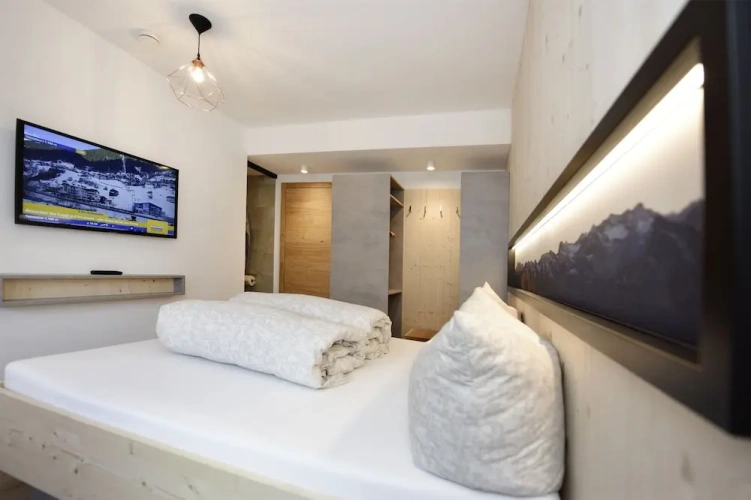 4 Bedrooms Family Apartment with balcony and with mountain view