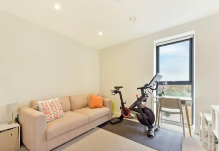 3 Bedrooms Single Apartment with balcony
