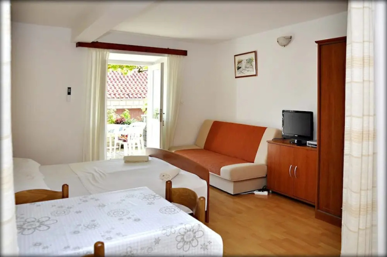 Apartments Lumbarda