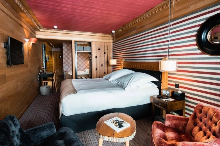 Luxury Triple room with balcony and with city view