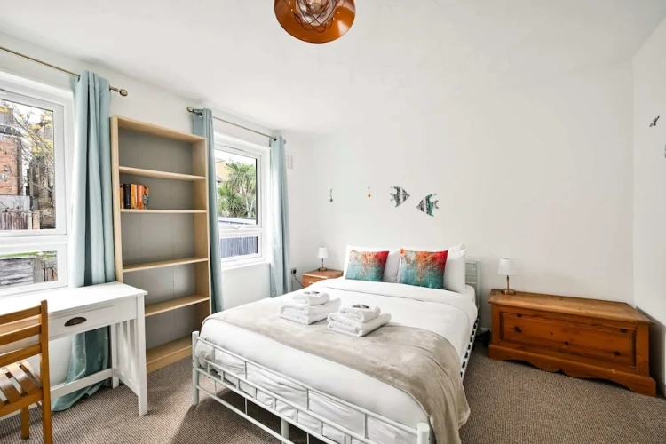 Spacious 5-bedroom Family Home in Greenwhich
