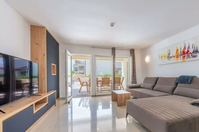 Villa Dvor Comfortable Holiday Residence