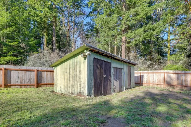 Hike & Relax Fireside: Nordland Gem w/ Deck & Yard