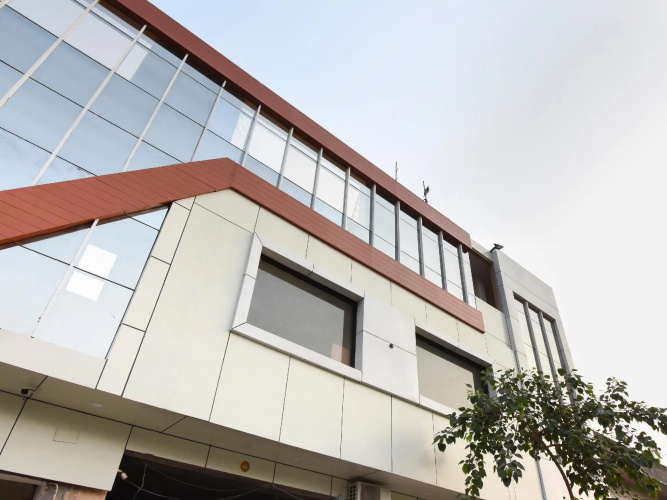 Capital O 60496 Hotel Avera