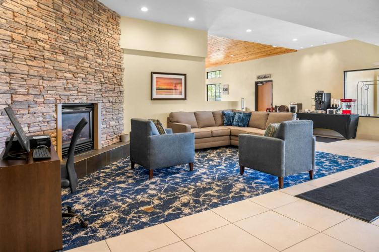 White Pines Inn & Suites