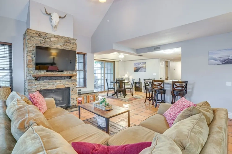 2 Bedrooms Apartment