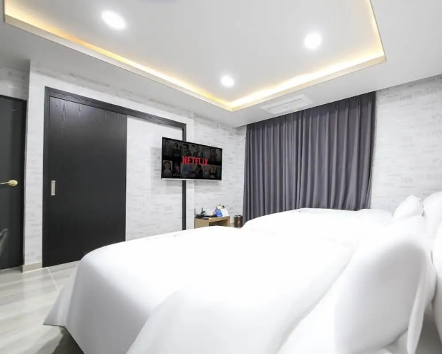 City Hotel