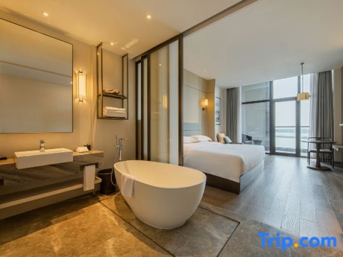Deluxe Double Family room with lake view