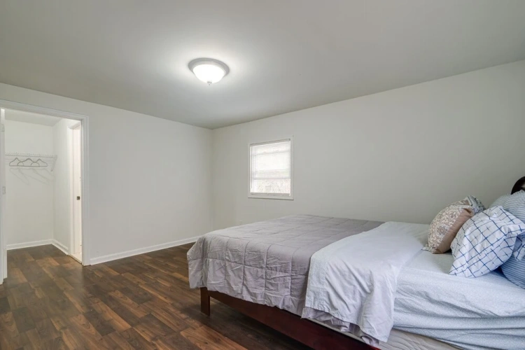 4 Bedrooms Apartment