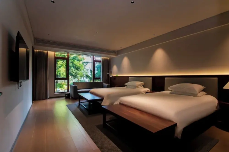 Classic Twin room with courtyard view