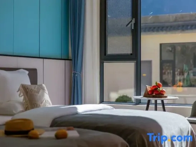 Standard Twin room with mountain view