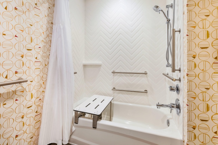 Holiday Inn & Suites Toledo Southwest - Perrysburg photo 11