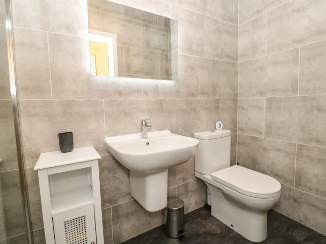 Flat 1 Byfield