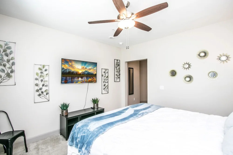 Rooftop Pool, Views, Close to Shops & Dining 1131