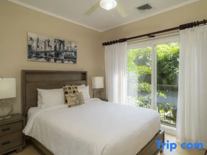 3 Bedrooms Apartment