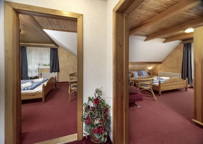 2 Bedrooms Standard Family room with balcony