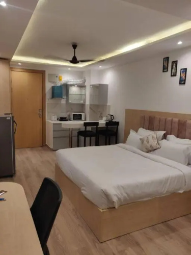 Lovely Studio apartment 1-bedroom with small kitchen and pool