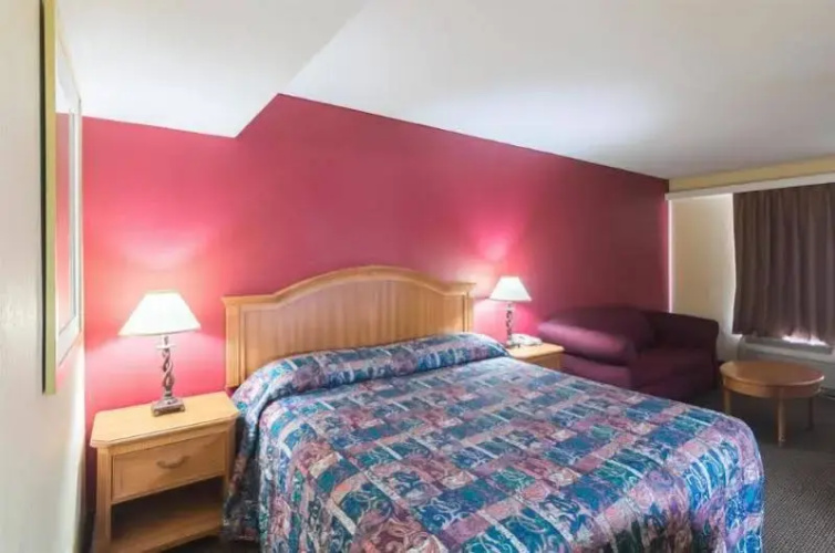 Delux Inn