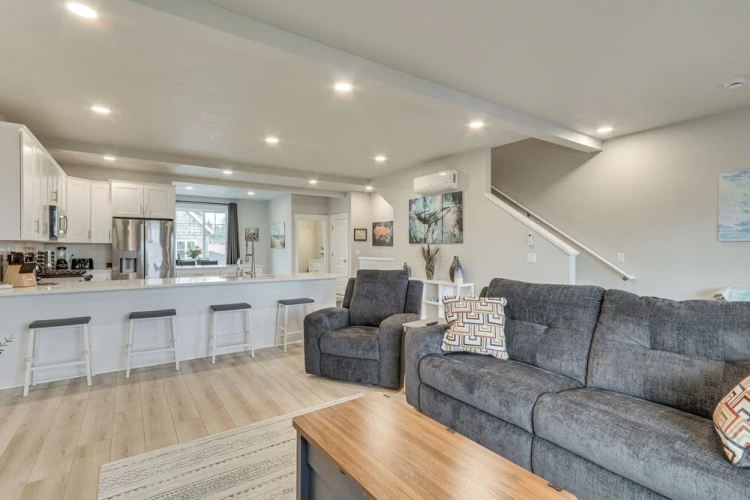 4 Bedrooms Apartment