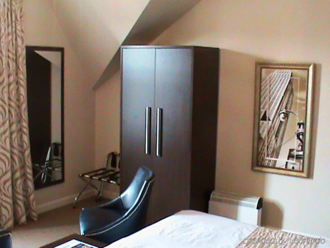 Number 10 Hotel