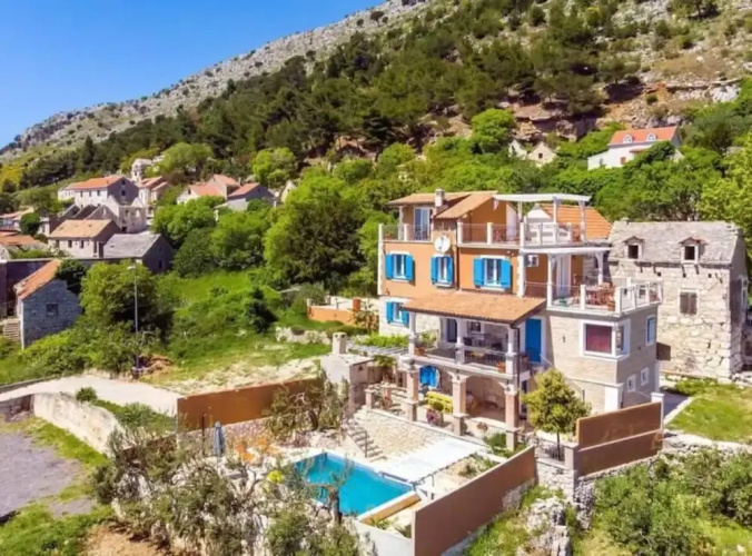 Villa M