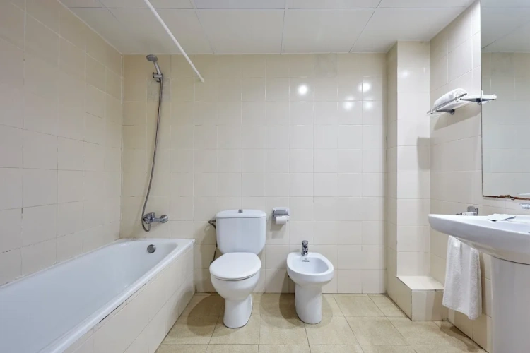 Economy Double room with balcony and with partial ocean view
