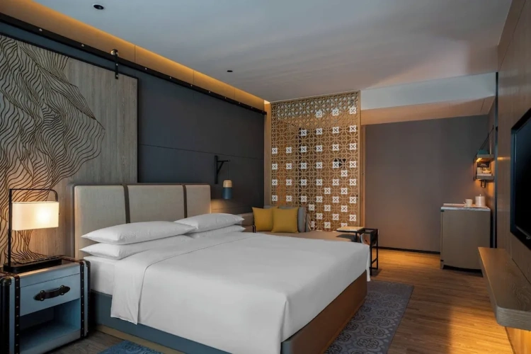 Deluxe Double room with balcony and with garden view