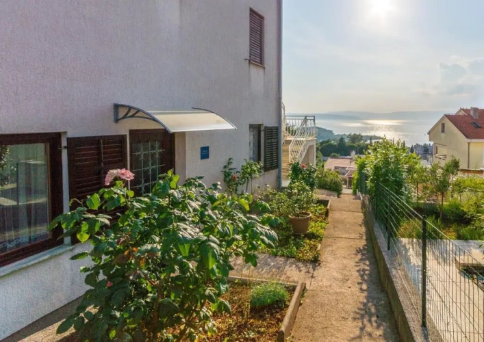 2 Bedrooms Apartment with sea view
