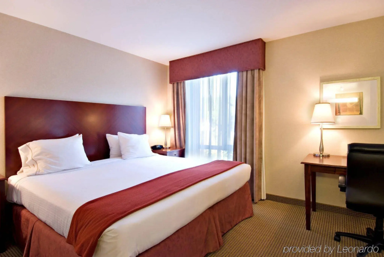 Holiday Inn Express & Suites Surrey by IHG