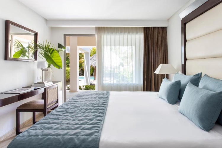 2 Bedrooms Master Swim-up Zel Suite