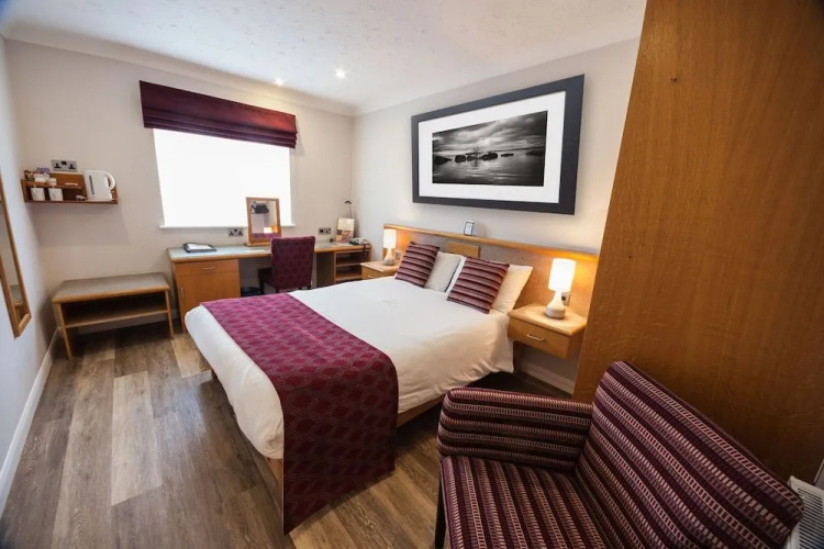 Crown Lodge Hotel