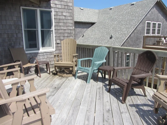 The Baited Hook 4 Bedroom Cottage by RedAwning