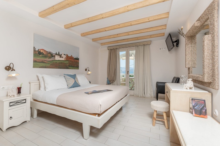 Standard Double room with partial sea view