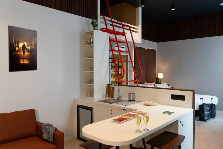 Quadruple Apartment