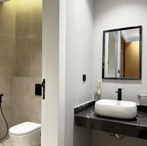 3 Bedrooms Apartment