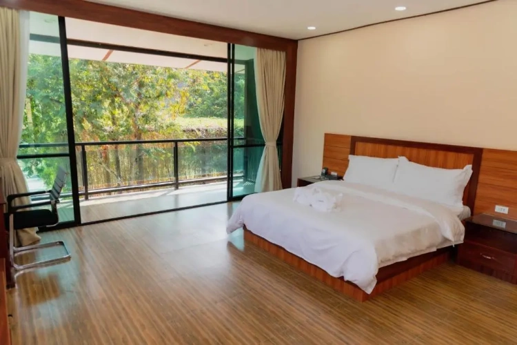 Suite with balcony