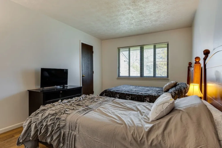 2 Bedrooms Apartment