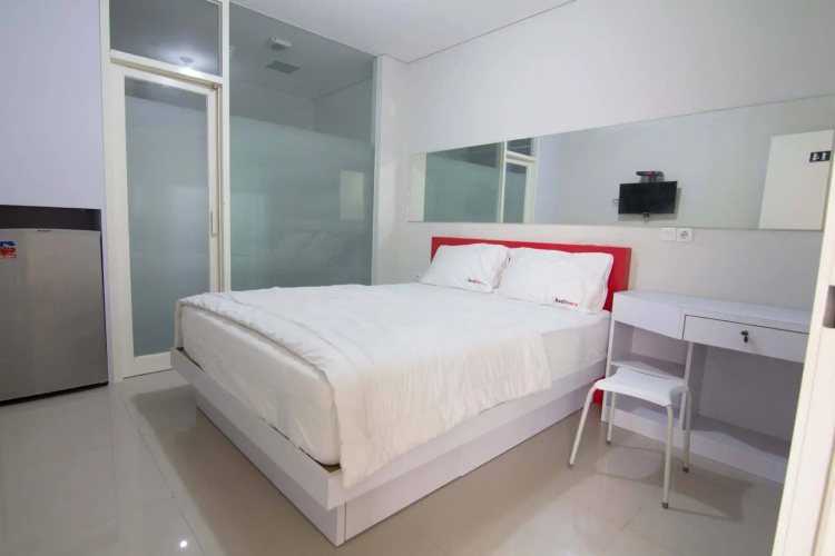 RedDoorz Diponegoro