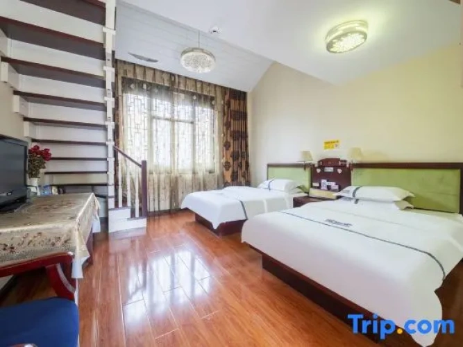 Deluxe Attic Suite