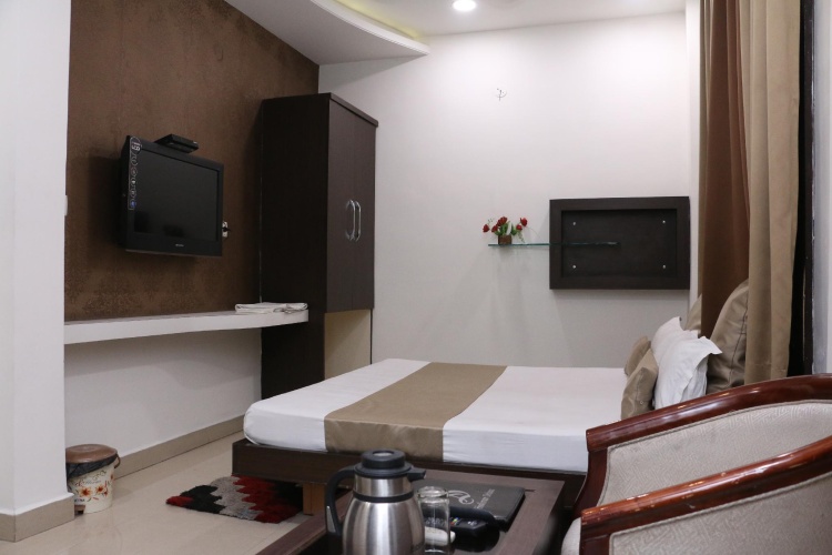 Deluxe Double room with city view