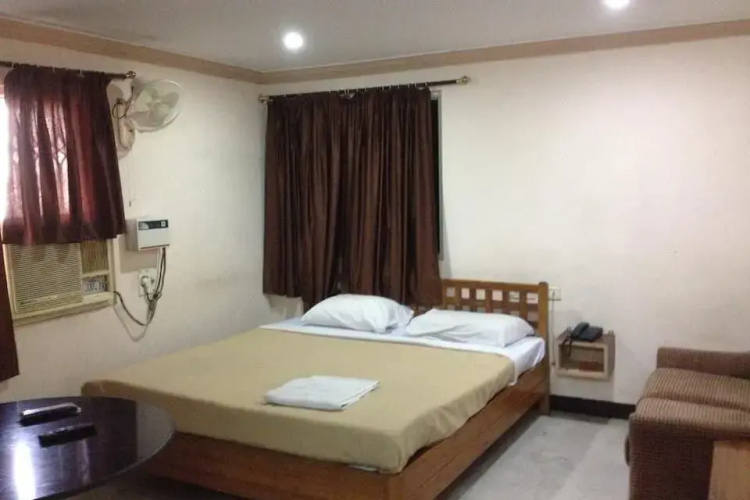 M J Guest House