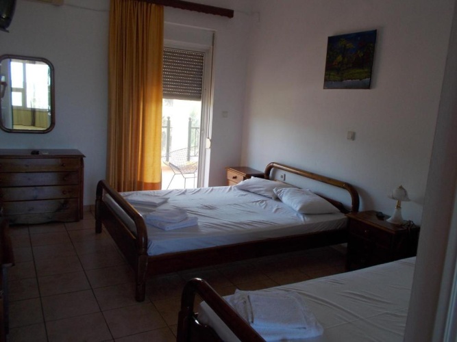 Standard Triple room